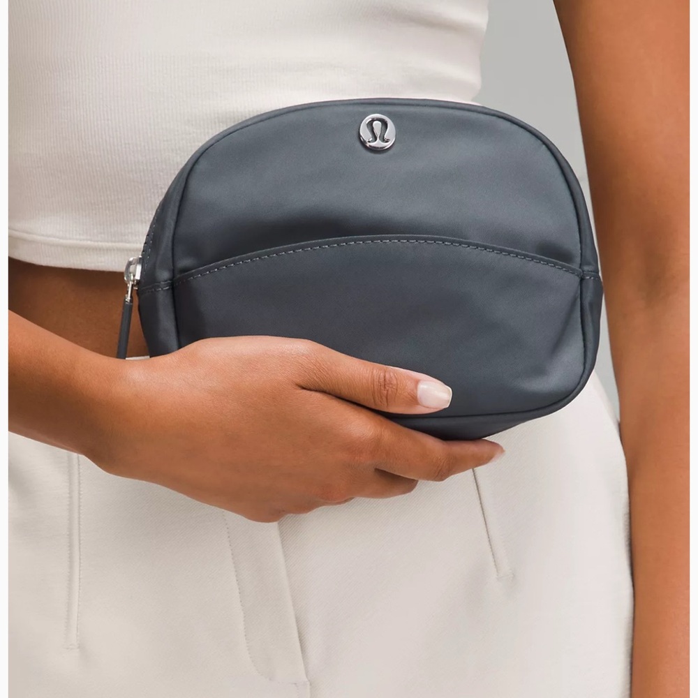 Lululemon City Essentials Pouch Mini 2l Oil Grey